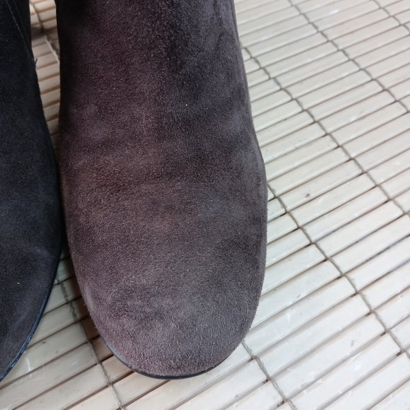 Sofft women's brown suede side zip ankle boots. 3" heel. Sz 8.5M. 234pm - Picture 5 of 11